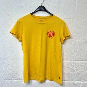 NWOT Levi’s Vintage Style Tee